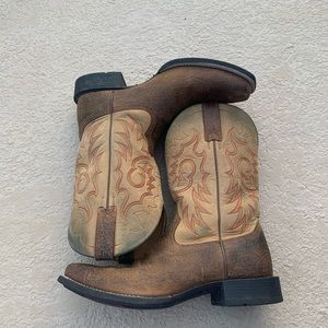 ARIAT BOOTS